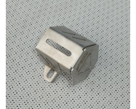 BRZDOVÁ KRYTKA NÁDRŽKY ZADNÍ - NEREZOVÁ - JAWA 300 CL , MODEL 42